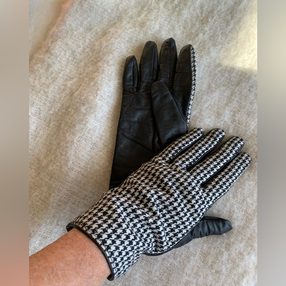 Vintage Worthington houndstooth and leather gloves. Size large.